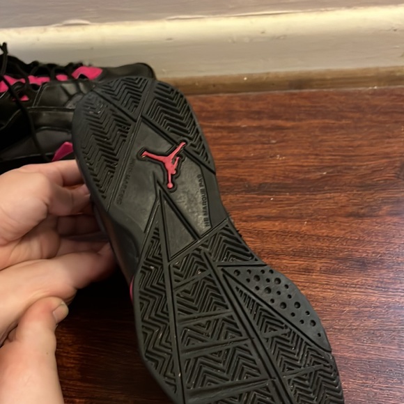 Slightly used girls 5.5 y Jordan true flight GS ‘Grey pink - Picture 3 of 4